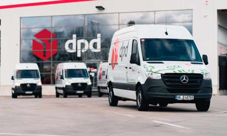 Nachhaltig „bis vor die Tür“:  Mercedes-Benz Vans übergibt 150 eSprinter an DPD