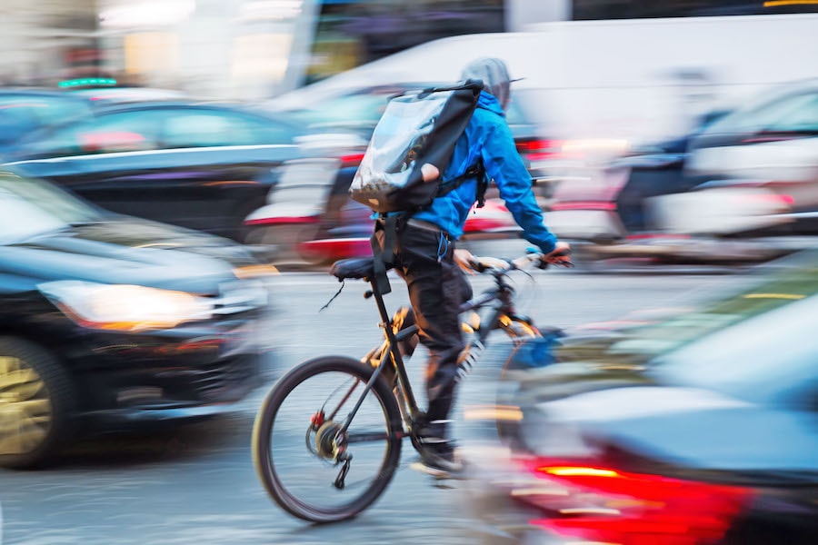 Die Rechte der anderen kennen - Konfliktpotenziale im Verkehr reduzieren: Was Rad- und Autofahrer wissen sollten