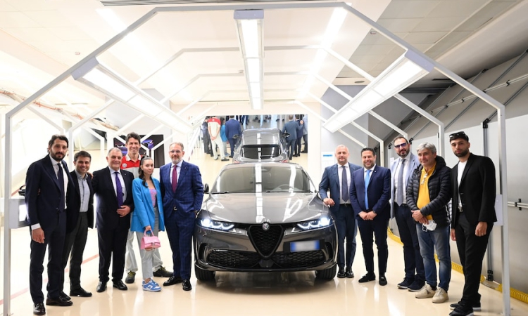 Auslieferung des neuen Alfa Romeo Tonale mit speziellem Programm für die ersten Kunden gestartet