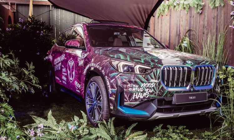 BMW und Tomorrowland: Premiere des vollelektrischen BMW iX1 am ersten Tag des elektronischen Musikfestivals in Belgien