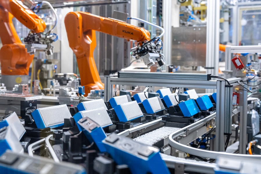 Ausbau der E-Antriebsfertigung in Leipzig: Produktionsstart der zweiten Fertigungslinie für Batteriemodule