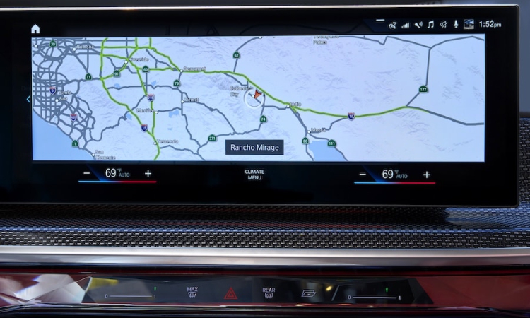 Der neue BMW 7er ausgestattet mit hochpräzisen Kartendaten von HERE für Routenführung und automatisierte Fahrfunktionen