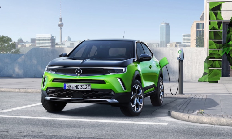 Lange Fahrten, kurze Pausen: 100-kW-Schnellladen mit Opel Mokka-e und Co