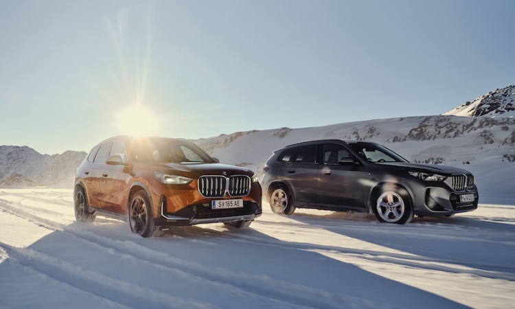 BMW xDrive in drei Varianten: Der neue BMW X1 und der neue BMW iX1 beim Wintertraining in Sölden