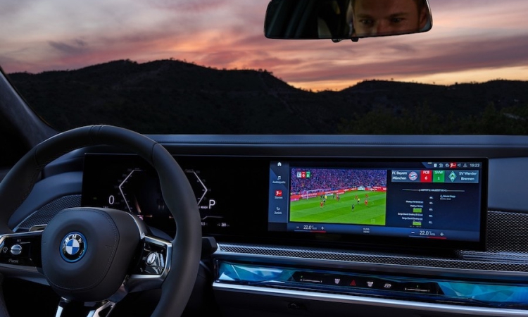 Stadion-Feeling im BMW 7er: BMW testet als erster Automobilhersteller in internationaler Pilotanwendung Inhalte der Fußball-Bundesliga im Fahrzeug