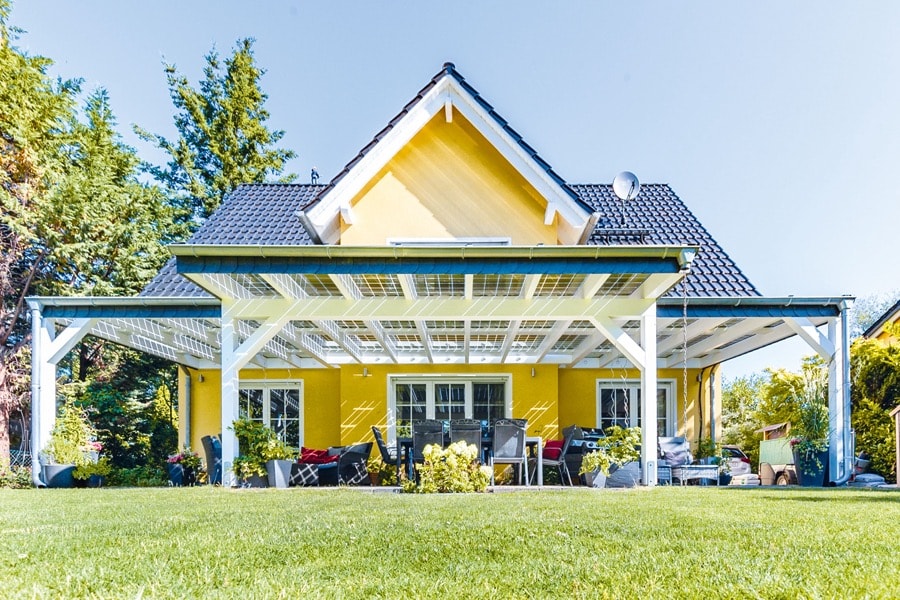 Von der Terrasse in die Steckdose - Mit einem Solarterrassendach eigenen Ökostrom gewinnen und Geld sparen