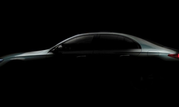 Weltpremiere der neuen E-Klasse auf Mercedes me media: die Business-Ikone von Mercedes-Benz