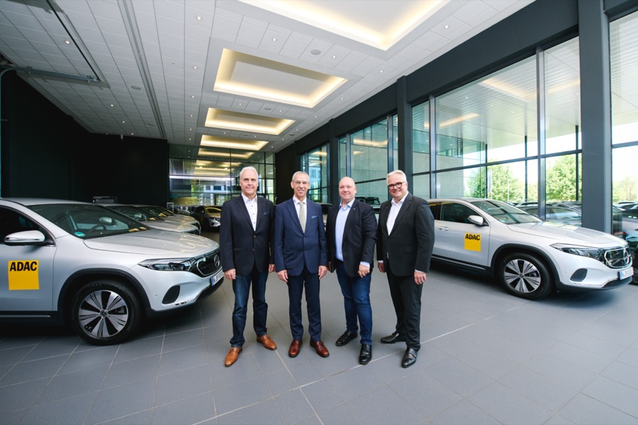 Mercedes-Benz übergibt acht vollelektrische EQA-Modelle an Fuhrpark des ADAC Nordbayern