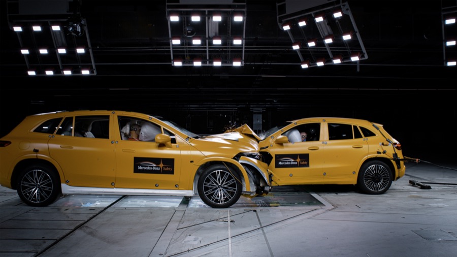 „Real-life“-Crashtest: Mercedes-Benz Elektrofahrzeuge sind so sicher wie alle Modelle mit dem Stern