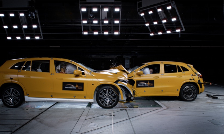 „Real-life“-Crashtest: Mercedes-Benz Elektrofahrzeuge sind so sicher wie alle Modelle mit dem Stern