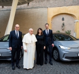Volkswagen elektrifiziert die Fahrzeugflotte des Vatikans