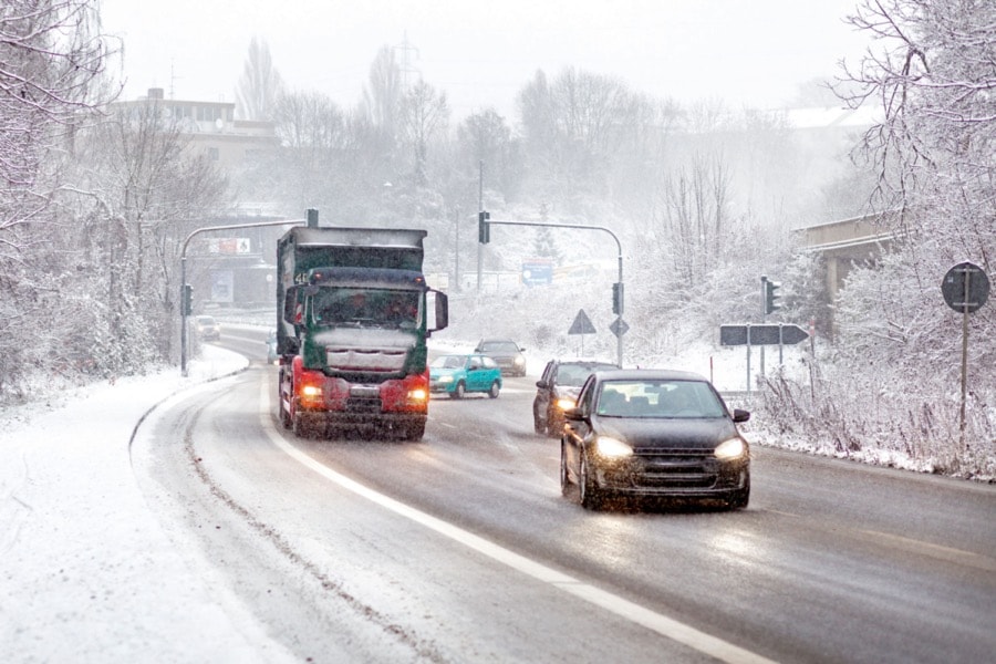 Auch im Winter sicher ankommen - Ein guter Winterdienst und richtiges Fahrverhalten schaffen mehr Sicherheit