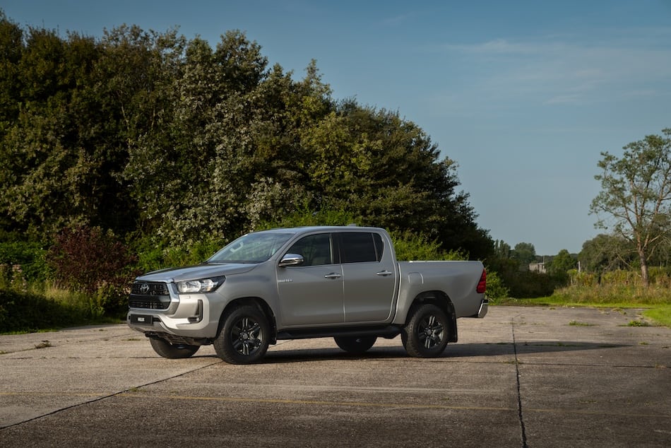 Neuer Toyota Hilux 48V Mild-Hybrid meistert alle Herausforderungen des Arbeitsalltags