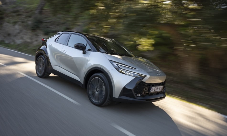 Toyota C-HR Plug-In Hybrid: Intelligente Technologien für über 100 Kilometer elektrische Reichweite