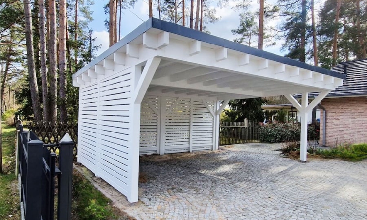 Gesucht: Ein neues Zuhause fürs Auto - Tipps zur Planung und Montage eines langlebigen Carports