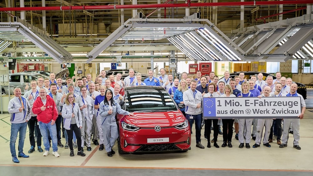 Im Volkswagen Werk Zwickau läuft das einmillionste Elektrofahrzeug vom Band