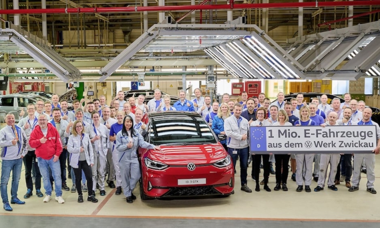 Im Volkswagen Werk Zwickau läuft das einmillionste Elektrofahrzeug vom Band